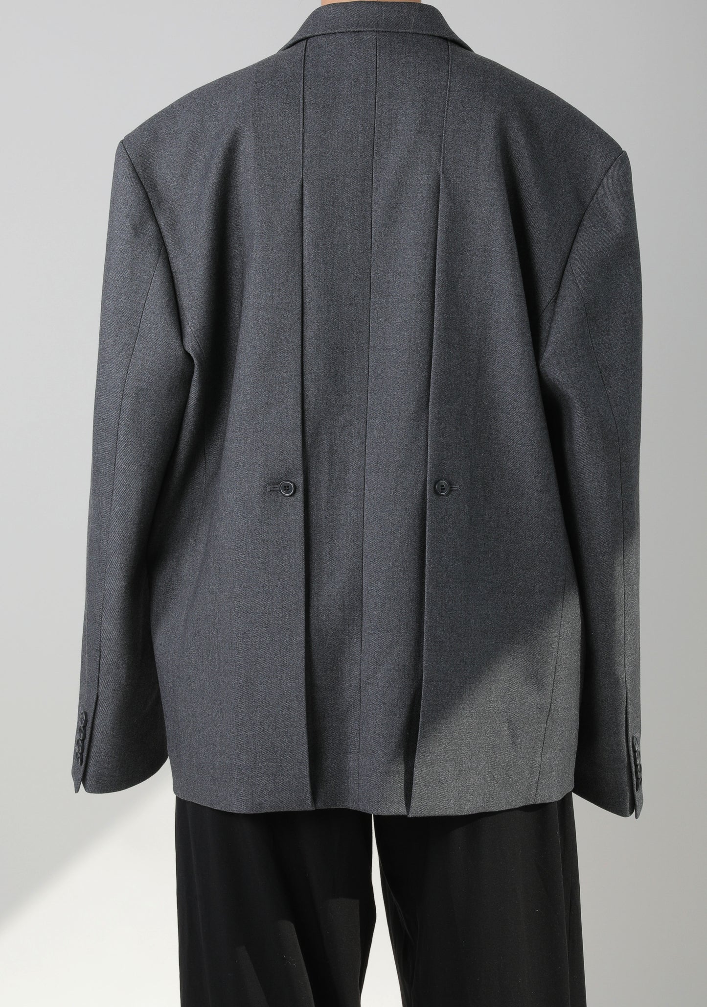 CHARCOAL BLAZER BACK BUTTON DETAIL